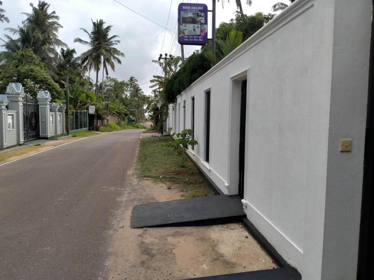 Holidays Hotel Nainamadama Exterior foto
