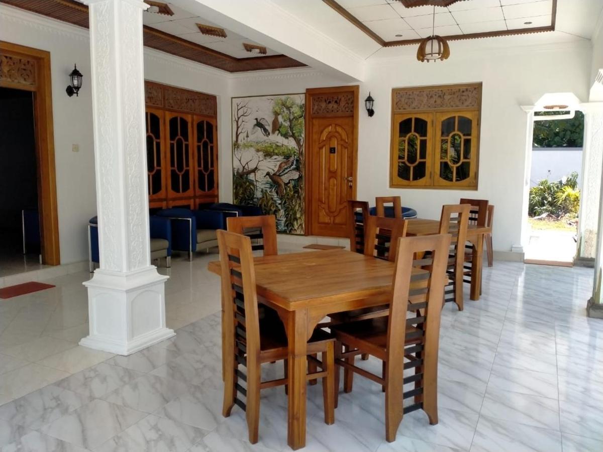 Holidays Hotel Nainamadama Exterior foto